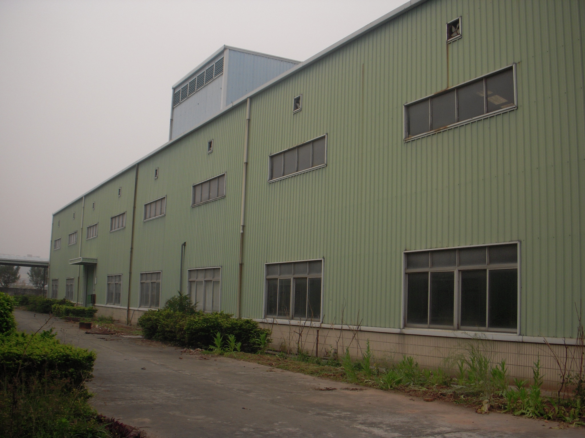 东莞市横沥镇独院钢结构带牛角3000平方厂房出租