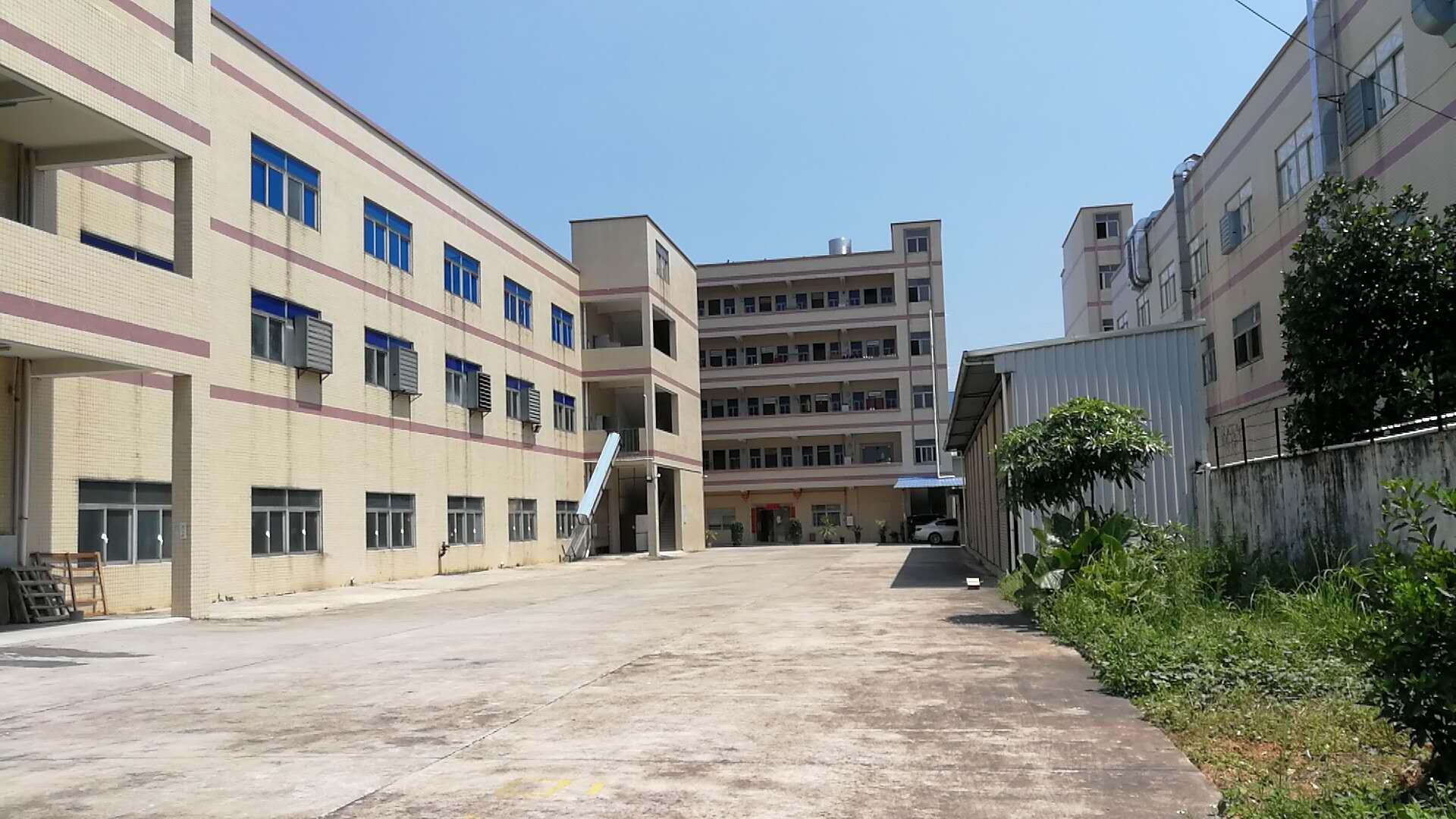 东莞东坑独院厂房分租二楼680平方厂房出租带地坪漆